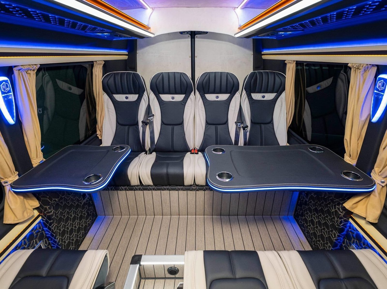 vip-minibus-gal-4